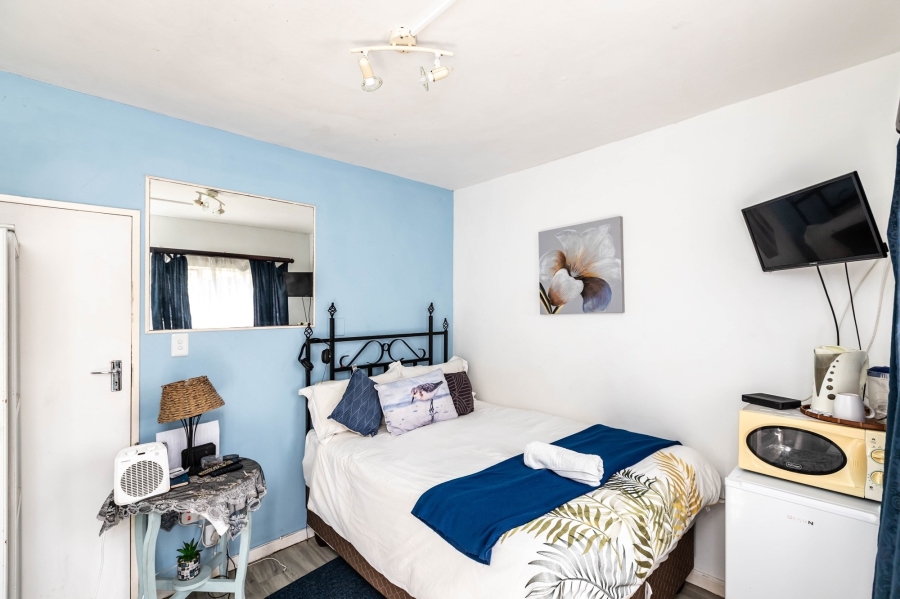 6 Bedroom Property for Sale in Abbotsford Eastern Cape